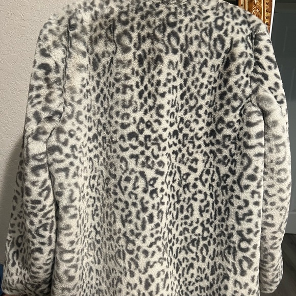 EUC Leopard Print Faux Fur Coat - Picture 7 of 7